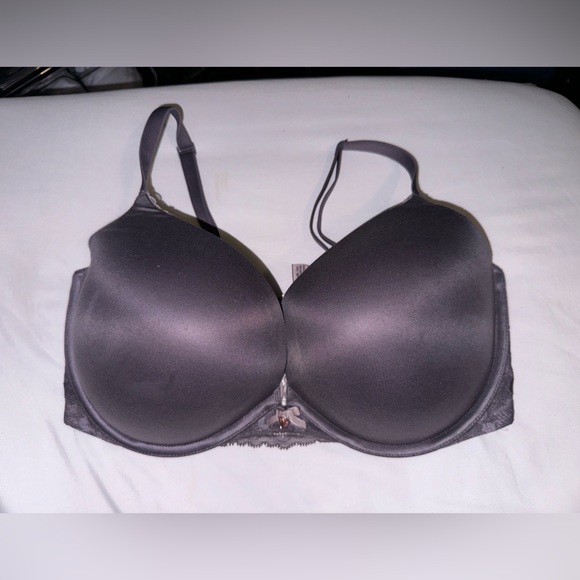 Used Victoria secret bra , size is 36DDD - Picture 1 of 2